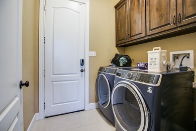 Step into this stunning 4-bedroom, 2-bathroom home with over 2 - photo 28