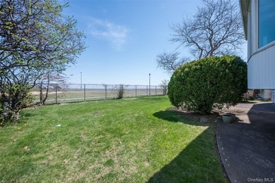 Splanch in the exclusive Madison development with great water - photo 10