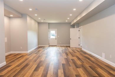 Modern farmhouse, 4 Bed 3 Bath, minutes from historic downtown - photo 13