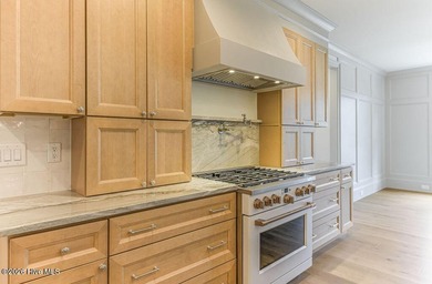 Exceptional new construction. As you step inside, your eyes are - photo 14
