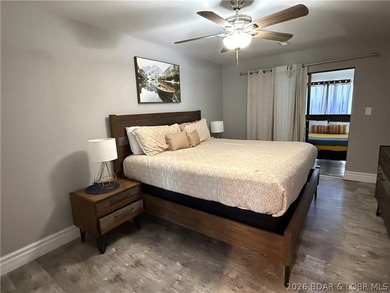 Beautifully remodeled top floor 3 bedroom 2 bathroom move-in - photo 15
