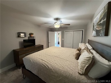 Beautifully remodeled top floor 3 bedroom 2 bathroom move-in - photo 17