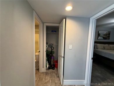 Beautifully remodeled top floor 3 bedroom 2 bathroom move-in - photo 19