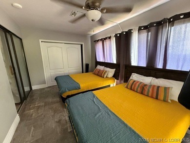 Beautifully remodeled top floor 3 bedroom 2 bathroom move-in - photo 20
