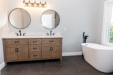 Modern farmhouse, 4 Bed 3 Bath, minutes from historic downtown - photo 20