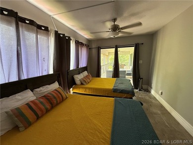 Beautifully remodeled top floor 3 bedroom 2 bathroom move-in - photo 21