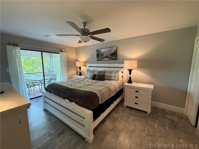 Beautifully remodeled top floor 3 bedroom 2 bathroom move-in - photo 25