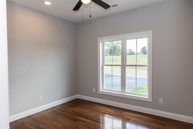 Modern farmhouse, 4 Bed 3 Bath, minutes from historic downtown - photo 25