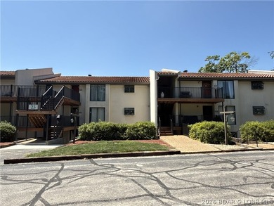 Beautifully remodeled top floor 3 bedroom 2 bathroom move-in - photo 29