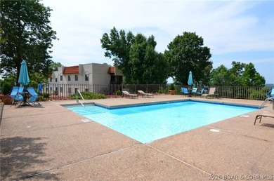 Beautifully remodeled top floor 3 bedroom 2 bathroom move-in - photo 36