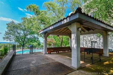 Beautifully remodeled top floor 3 bedroom 2 bathroom move-in - photo 38