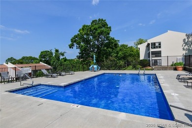 Beautifully remodeled top floor 3 bedroom 2 bathroom move-in - photo 39
