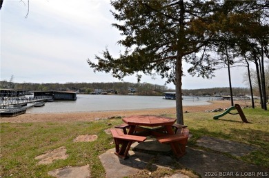 Beautifully remodeled top floor 3 bedroom 2 bathroom move-in - photo 41