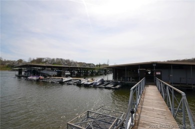 Beautifully remodeled top floor 3 bedroom 2 bathroom move-in - photo 43