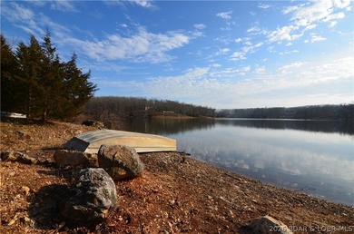 Beautifully remodeled top floor 3 bedroom 2 bathroom move-in - photo 47
