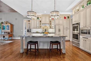 Experience refined estate living in this exceptional all-brick - photo 12