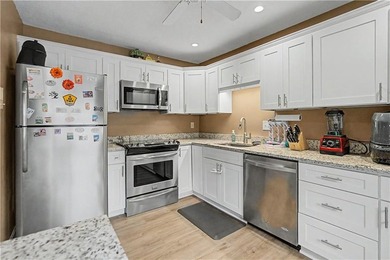Welcome home to this beautifully maintained 2-bedroom, 2-bath - photo 12