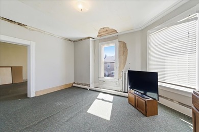 Spacious 2-story Victorian residence with walk-up stairs to 3rd - photo 14