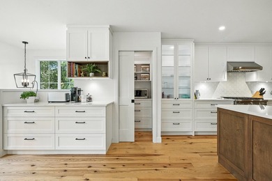 Located in a peaceful area, this vast property was completely - photo 18