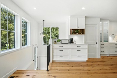 Located in a peaceful area, this vast property was completely - photo 19