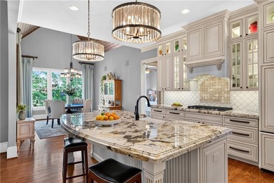 Experience refined estate living in this exceptional all-brick - photo 19