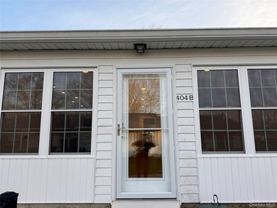 This completely extraordinary Greenbriar model with two bedrooms - photo 1