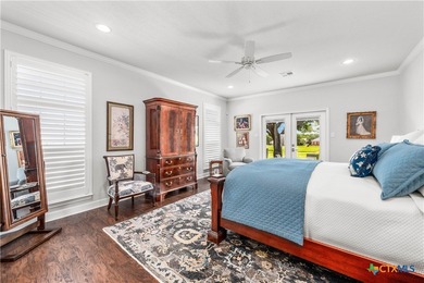 Benefitting from a distinctive, high-end remodel, this fabulous - photo 22