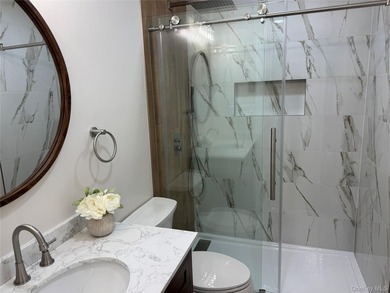This completely extraordinary Greenbriar model with two bedrooms - photo 3