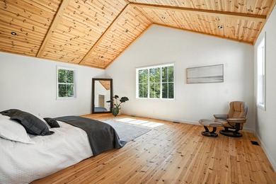 Located in a peaceful area, this vast property was completely - photo 28