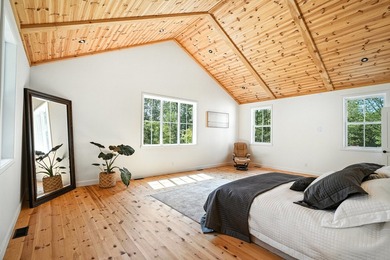 Located in a peaceful area, this vast property was completely - photo 29