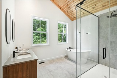 Located in a peaceful area, this vast property was completely - photo 31