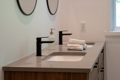 Located in a peaceful area, this vast property was completely - photo 34
