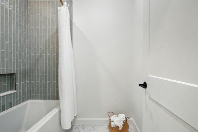 Located in a peaceful area, this vast property was completely - photo 42