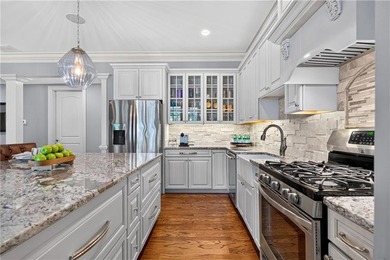 Experience refined estate living in this exceptional all-brick - photo 43