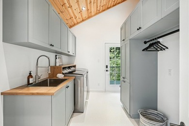 Located in a peaceful area, this vast property was completely - photo 44