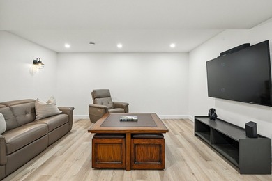 Located in a peaceful area, this vast property was completely - photo 46