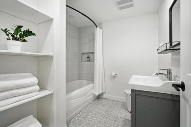Located in a peaceful area, this vast property was completely - photo 48