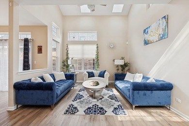 Luxury, Space, and Zero Maintenance in Oakbrook Terrace A truly - photo 2