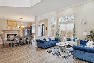 Luxury, Space, and Zero Maintenance in Oakbrook Terrace A truly - photo 3