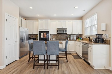 Luxury, Space, and Zero Maintenance in Oakbrook Terrace A truly - photo 5