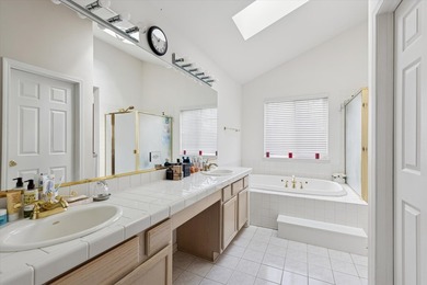 Luxury, Space, and Zero Maintenance in Oakbrook Terrace A truly - photo 10