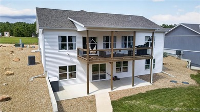 Enjoy waterfront living in this stunning 4-bedroom, 2.5-bath - photo 14