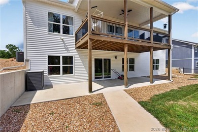 Enjoy waterfront living in this stunning 4-bedroom, 2.5-bath - photo 15