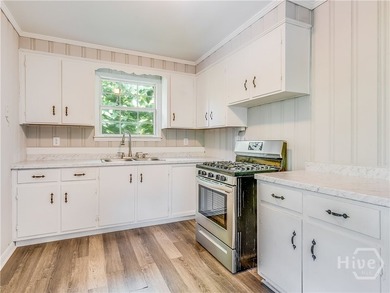 Solid and low-maintenance, this all-brick triplex sits in Garden - photo 15