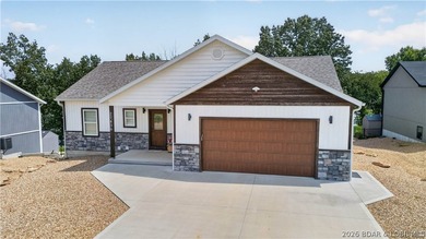 Enjoy waterfront living in this stunning 4-bedroom, 2.5-bath - photo 16
