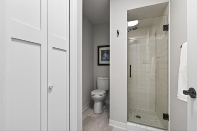 Resort style living in Edina West! This 2 bedroom & 2 bathroom - photo 16