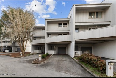 Trent River Townhome/Townhouse For Sale in New Bern North Carolina