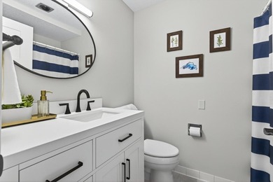 Resort style living in Edina West! This 2 bedroom & 2 bathroom - photo 21