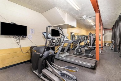 Resort style living in Edina West! This 2 bedroom & 2 bathroom - photo 30