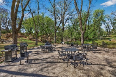 Resort style living in Edina West! This 2 bedroom & 2 bathroom - photo 35